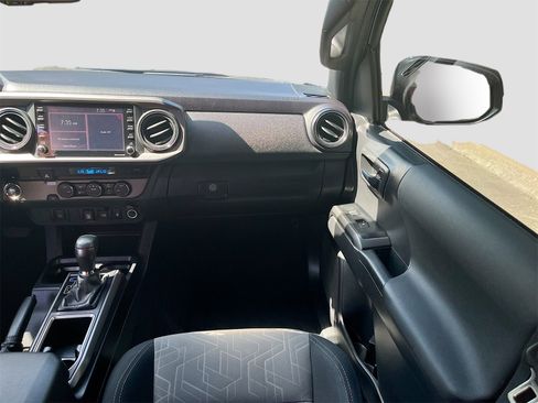 Used 2023 Toyota Tacoma TRD Sport image 21