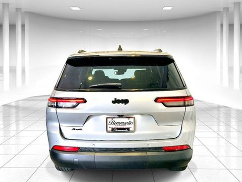 Used 2023 Jeep Grand Cherokee L Laredo image 4