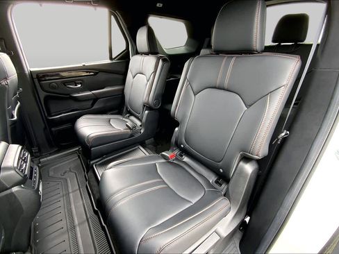 Used 2025 Honda Pilot TrailSport image 20