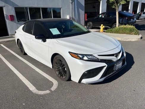 Used 2023 Toyota Camry XSE FWD image 3