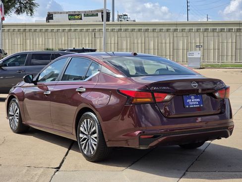 Used 2025 Nissan Altima 2.5 SV FWD image 7