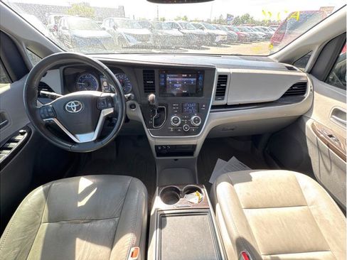 Used 2015 Toyota Sienna XLE w/ XLE Navigation Package AWD/4WD image 4