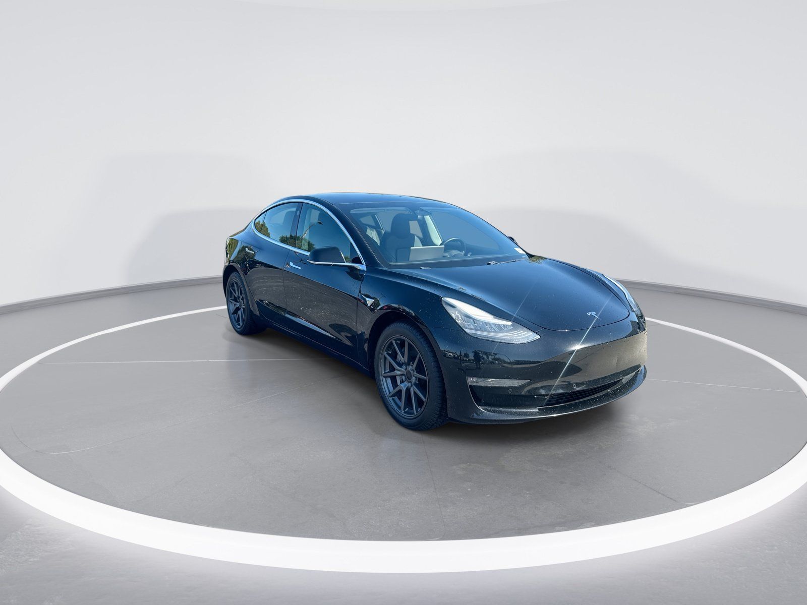 Used 2019 Tesla Model 3 Standard Range RWD image 2
