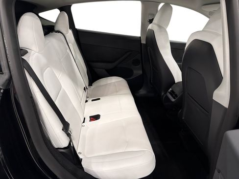 Certified 2023 Tesla Model Y Long Range AWD/4WD image 11