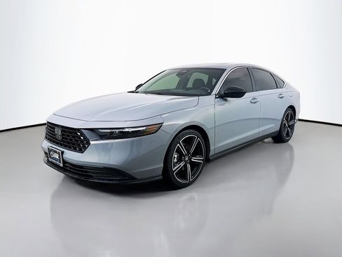 Used 2025 Honda Accord Sport image 3