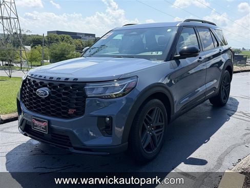 Used 2025 Ford Explorer ST AWD/4WD image 3