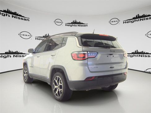 Used 2025 Jeep Compass Limited AWD/4WD image 2