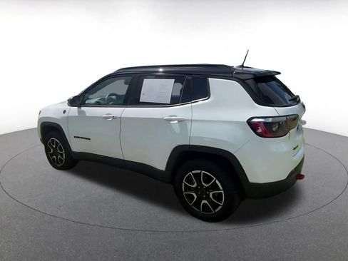 Used 2025 Jeep Compass Trailhawk AWD/4WD image 10
