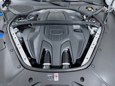 Certified 2025 Porsche Panamera 4 image 33