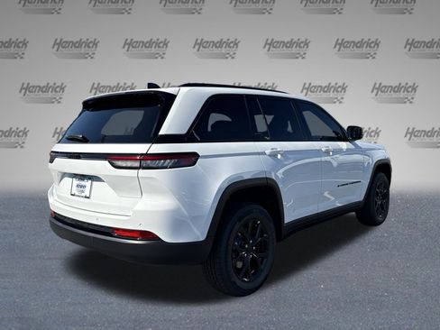 New 2025 Jeep Grand Cherokee Laredo image 8