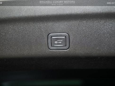 Used 2024 Cadillac Escalade ESV Luxury AWD/4WD image 15