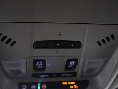 Used 2023 GMC Acadia SLT w/ Preferred Package image 59