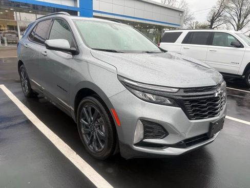 Used 2024 Chevrolet Equinox RS image 3