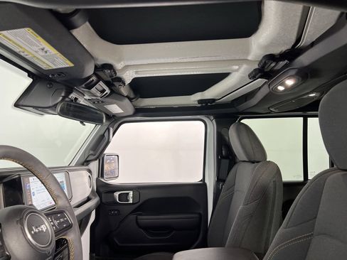 Certified 2024 Jeep Gladiator Sport image 22