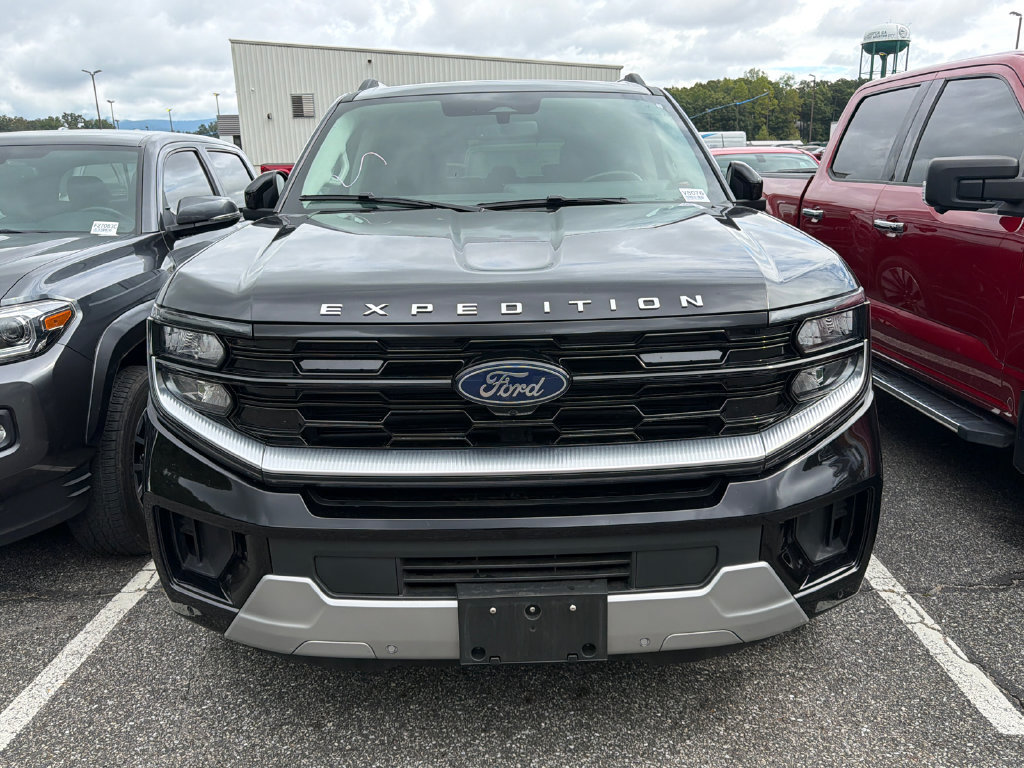Used 2026 Ford Expedition Platinum w/ Driver's Package AWD/4WD image 17