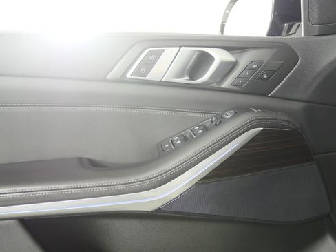 Used 2022 BMW X5 xDrive45e w/ M Sport Package AWD/4WD image 8