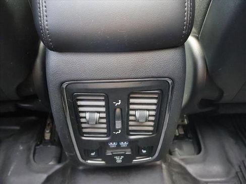 Used 2019 Jeep Grand Cherokee Limited w/ Luxury Group II AWD/4WD image 23