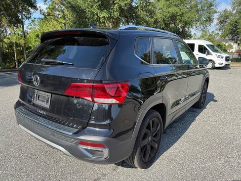 Used 2023 Volkswagen Taos SE w/ Black Wheel Package FWD image 9