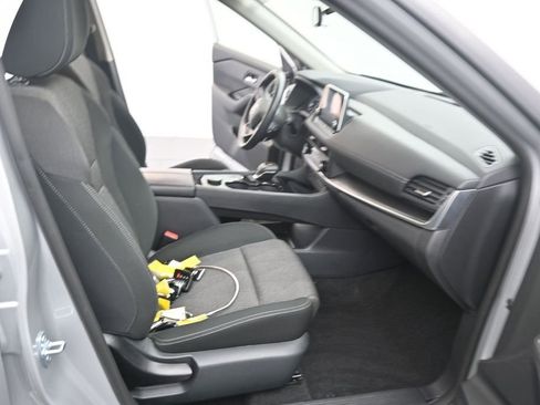 Used 2025 Nissan Rogue SV AWD/4WD image 18