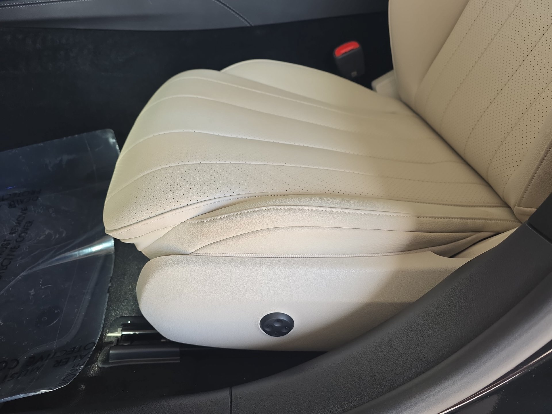 Used 2025 Mercedes-Benz E 350 4MATIC Sedan image 28
