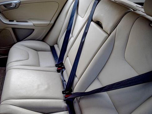 Used 2015 Volvo V60 T5 Premier image 17