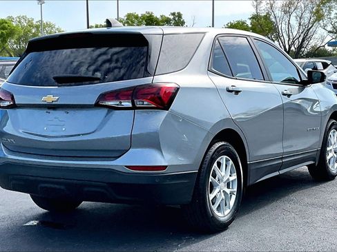Used 2023 Chevrolet Equinox LS w/ LS Convenience Package FWD image 4