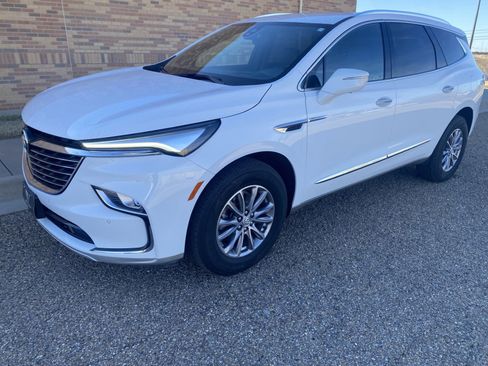 Used 2024 Buick Enclave Premium image 3