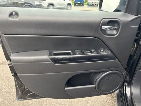 Used 2015 Jeep Patriot High Altitude AWD/4WD image 8