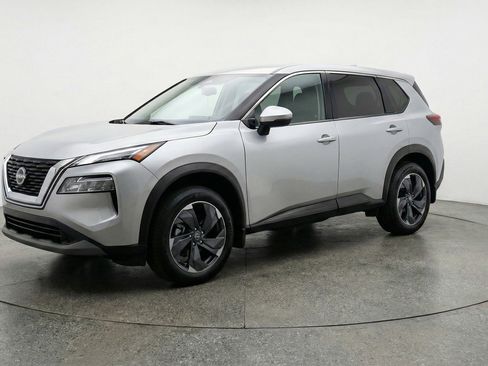 Used 2025 Nissan Rogue SV AWD/4WD image 3