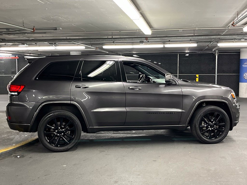 Used 2021 Jeep Grand Cherokee Laredo X AWD/4WD image 37