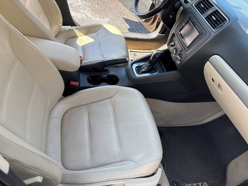 Used 2013 Volkswagen Jetta SE image 16