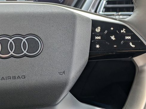 Used 2023 Audi Q4 e-tron Prestige image 11