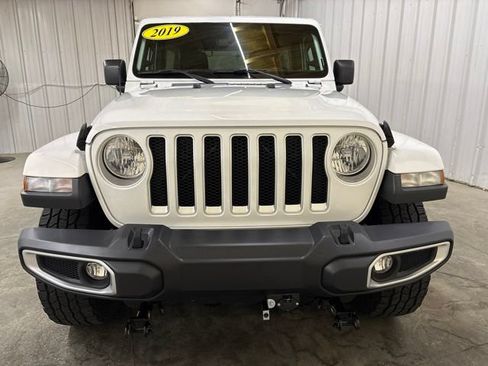 Used 2019 Jeep Wrangler Unlimited Sahara w/ Uconnect 4C Nav & Sound Group AWD/4WD image 2