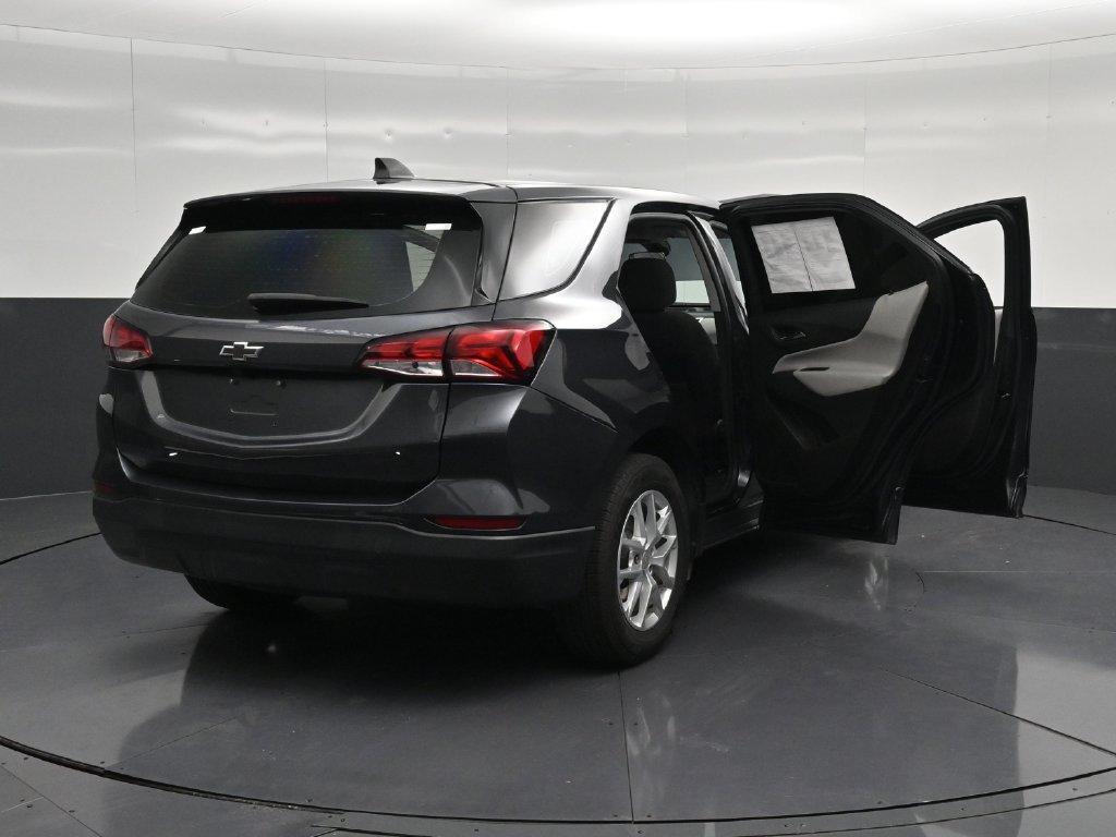 Used 2022 Chevrolet Equinox LS FWD image 27