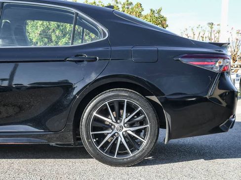 Used 2023 Toyota Camry SE image 11