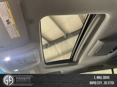 Used 2020 Chevrolet Suburban LT AWD/4WD image 16