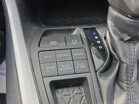 Used 2021 Toyota RAV4 XLE image 25