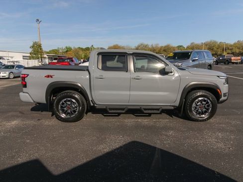 Used 2025 Nissan Frontier PRO-4X image 11