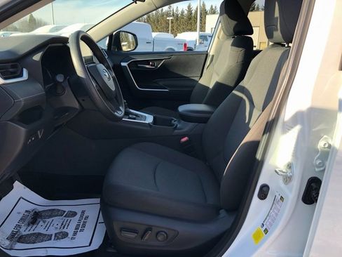 Used 2025 Toyota RAV4 XLE image 15