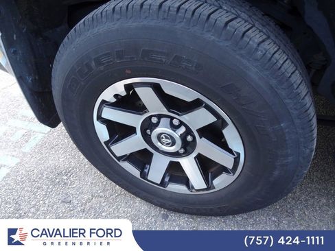 Used 2017 Toyota 4Runner TRD Off-Road AWD/4WD image 9