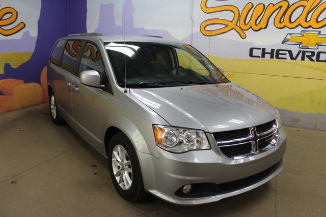 Used 2019 Dodge Grand Caravan SXT FWD image 2