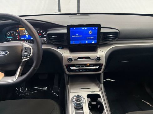 Used 2024 Ford Explorer XLT RWD image 28