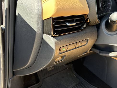 Used 2025 Nissan Sentra SV w/ SV Premium Package FWD image 9