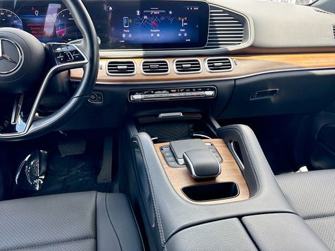 Used 2024 Mercedes-Benz GLE 350 4MATIC w/ Winter Package image 18