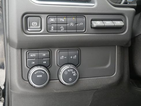 Used 2021 Chevrolet Suburban Premier image 15