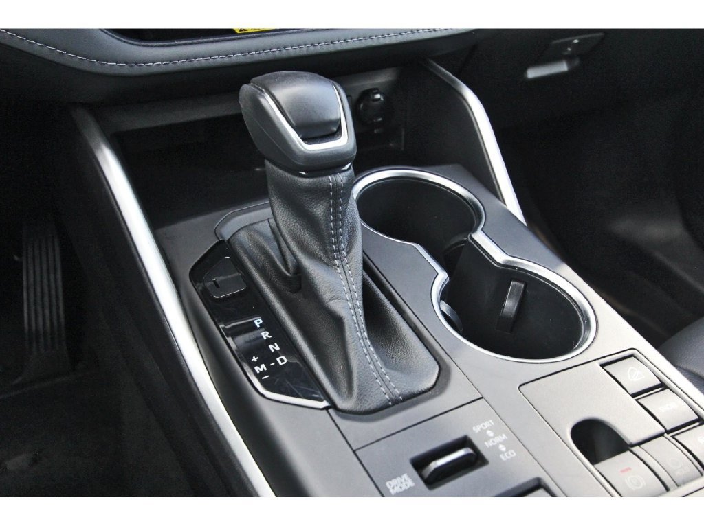 Used 2023 Toyota Highlander XLE AWD/4WD image 31