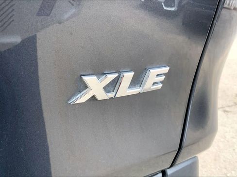 Used 2023 Toyota RAV4 XLE Premium image 9