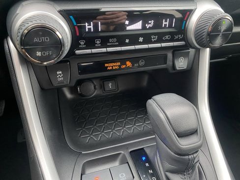 Used 2022 Toyota RAV4 XLE image 21