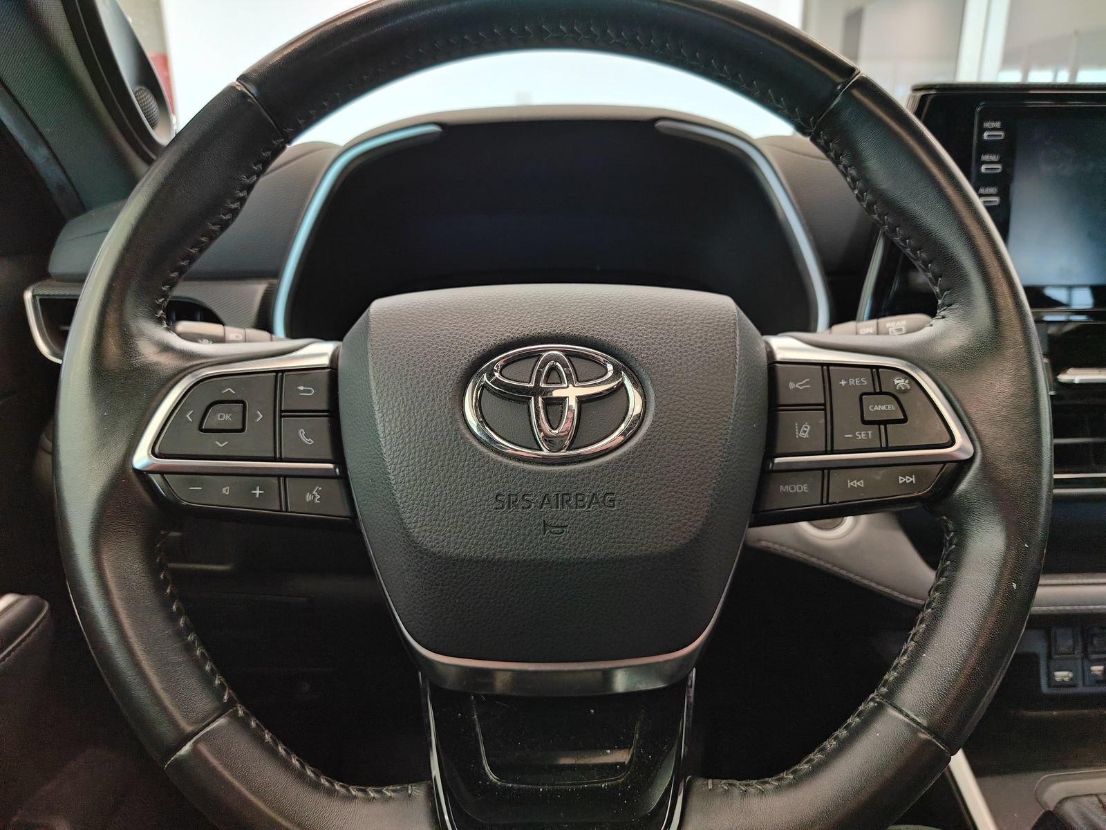 Used 2021 Toyota Highlander XSE AWD/4WD image 10