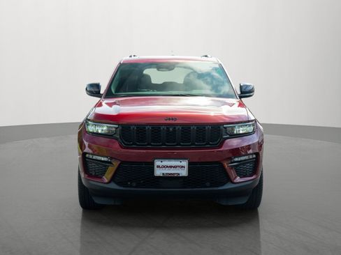 Used 2024 Jeep Grand Cherokee Limited w/ Luxury Tech Group II AWD/4WD image 2